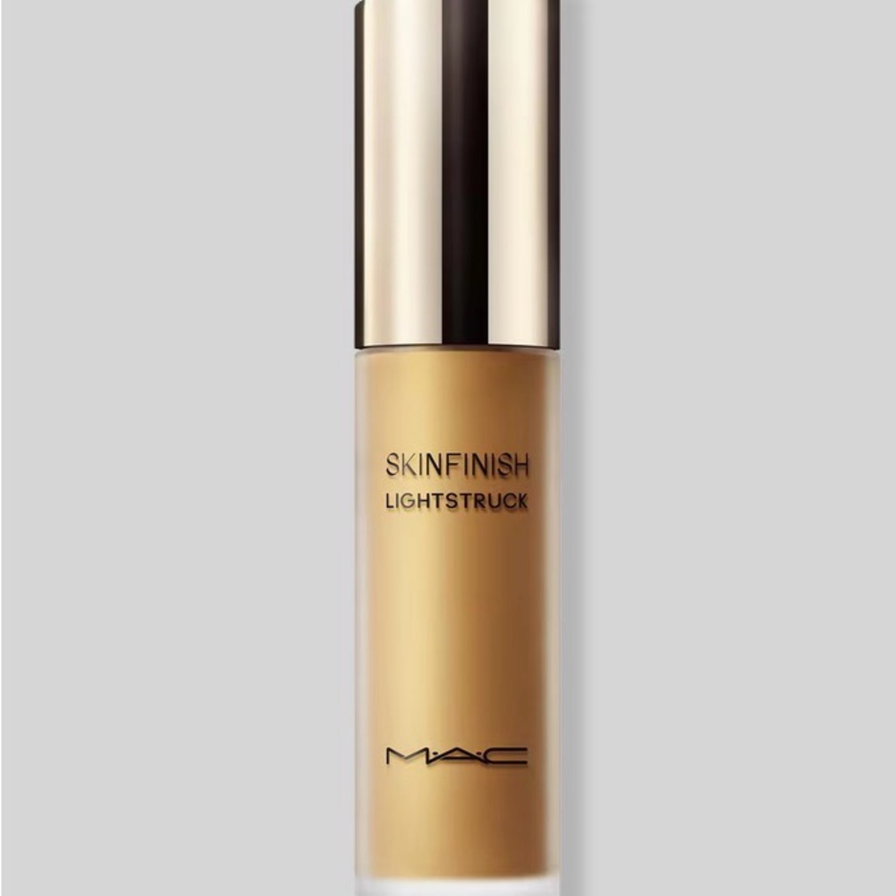 MAC EXTRAORDINARY Skinfinish Lightstruck Foundation - Gold - Picture 3 of 4